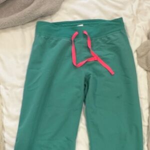 Figs women’s Livingston surgical green HAS PEN STAIN